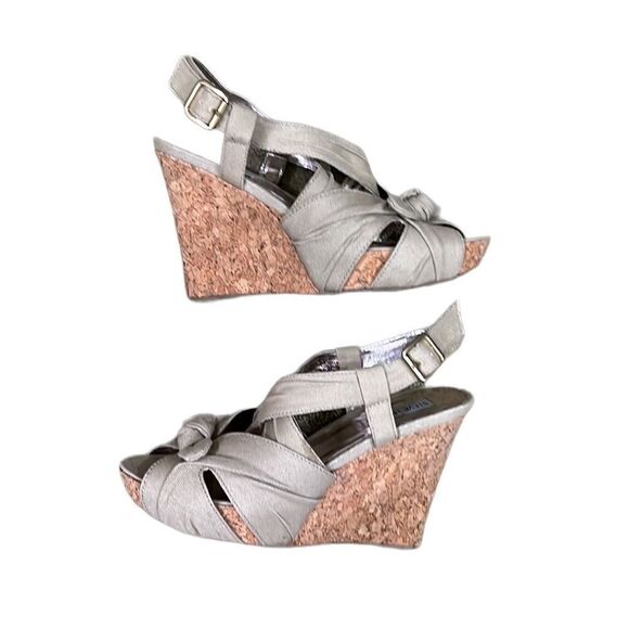 Steve Madden Women’s 6.5 Adorable Khaki Wedge Sandals with Bow and Back Buckle - Picture 3 of 15